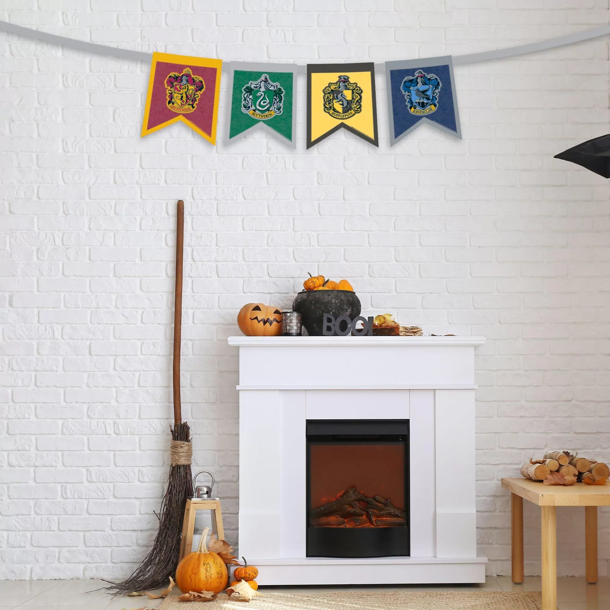 Party City Window & Wall Décor | Hogwarts Felt Pennant Banner, 6Ft - Harry Potter